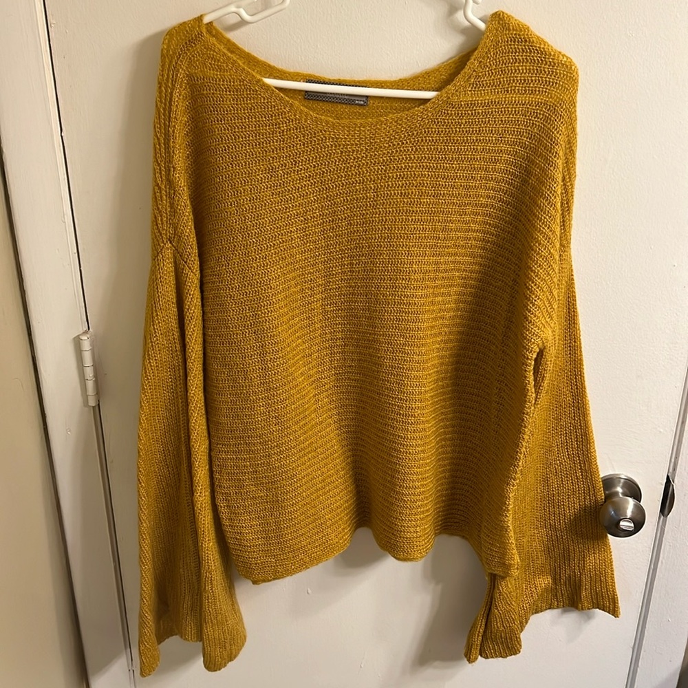 Women’s boutique long sleeve top